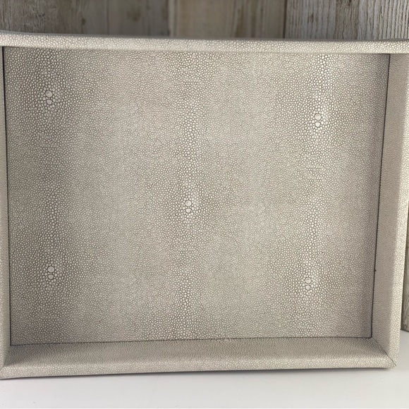 HofferRuffer - Deco Tray - Cream Shagreen - Picture 6 of 8